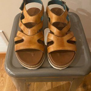 Sundance Roan Return to Roots Sandals Size 7.5 Like New